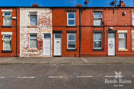 Central Street, 2 bedroom Mid Terrace House to rent, &pound;900 pcm