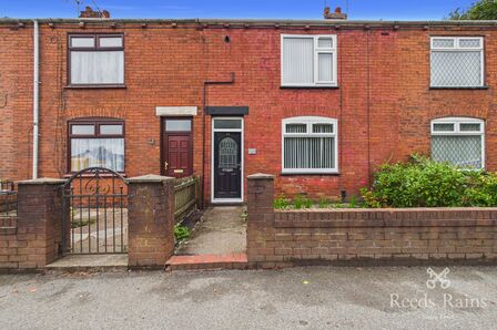 3 bedroom Mid Terrace House to rent
