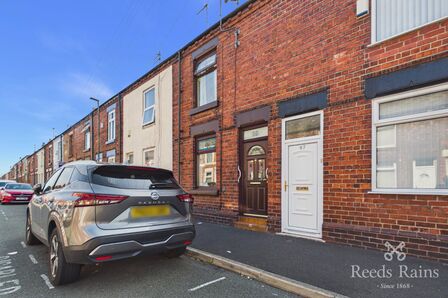 3 bedroom Mid Terrace House for sale