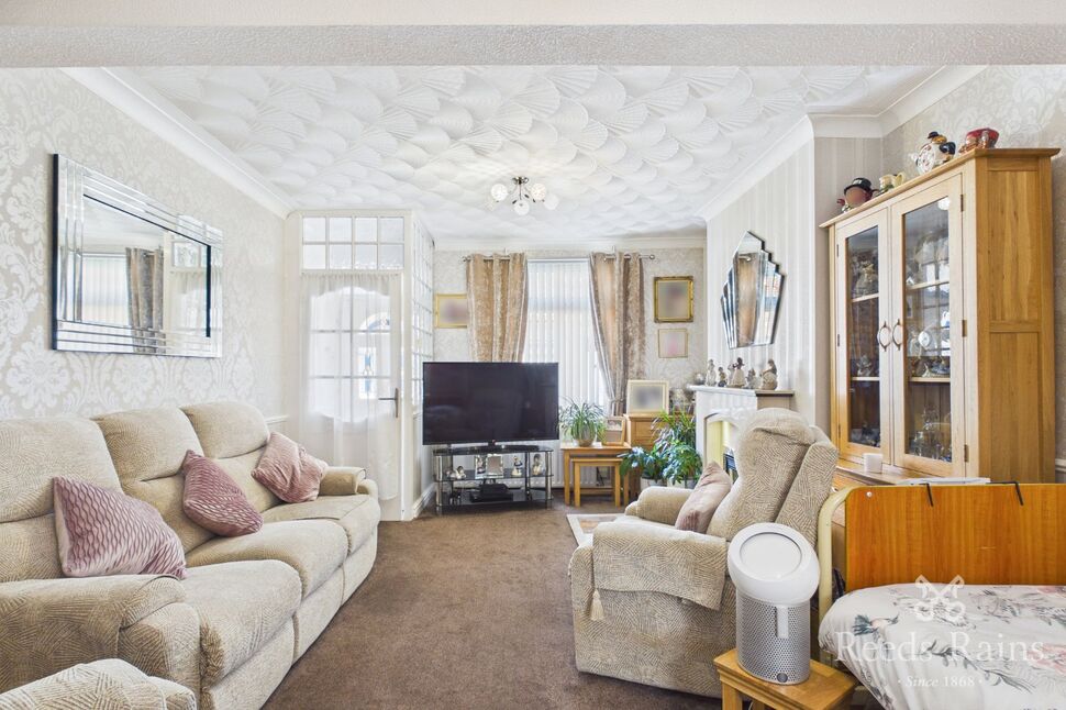 Lounge / Dining Area