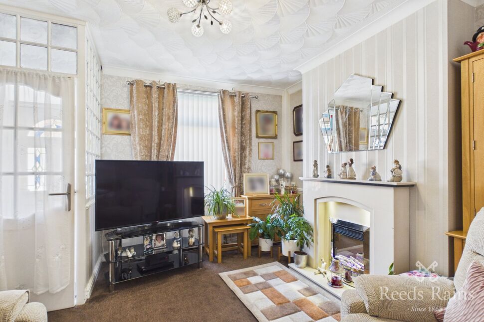 Lounge / Dining Area