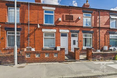 2 bedroom Mid Terrace House for sale