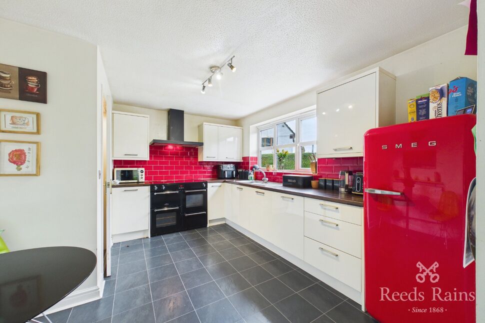 Kitchen / Breakfast Area