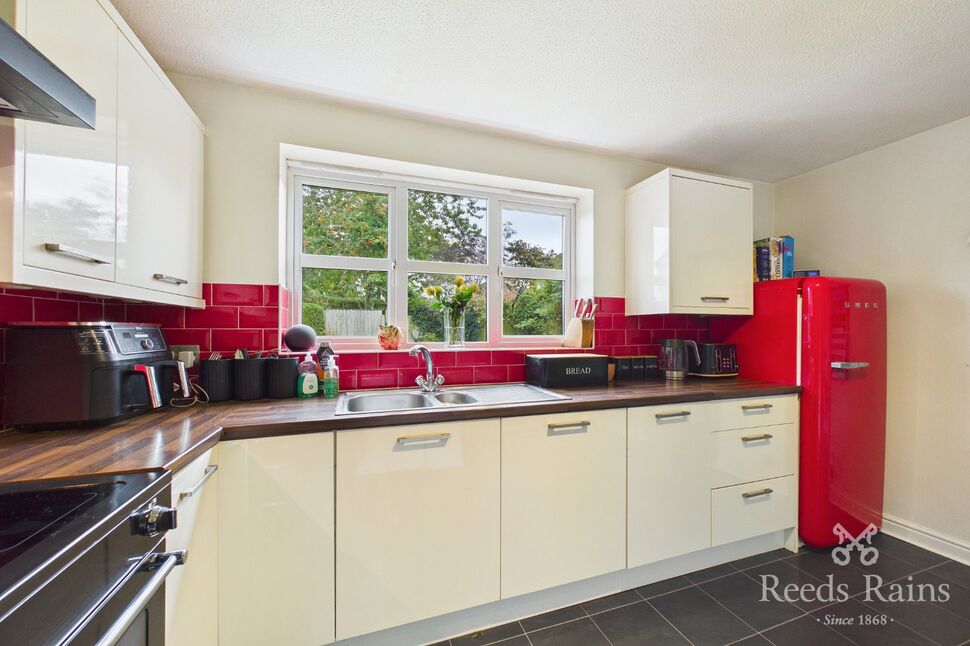 Kitchen / Breakfast Area