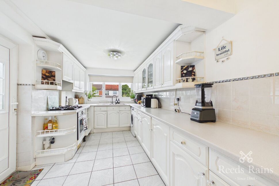 Kitchen / Breakfast Area