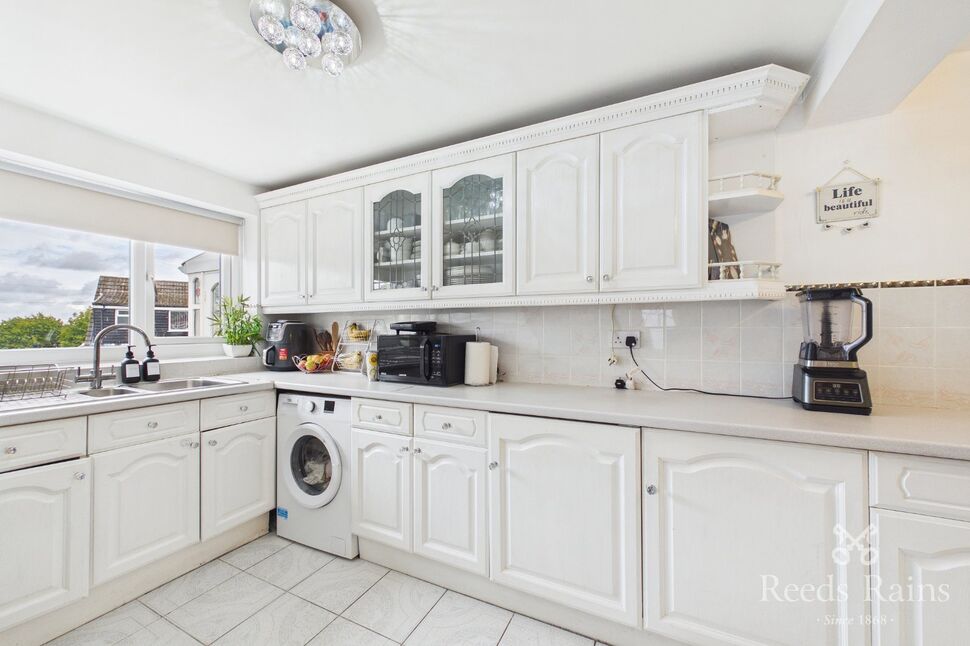 Kitchen / Breakfast Area