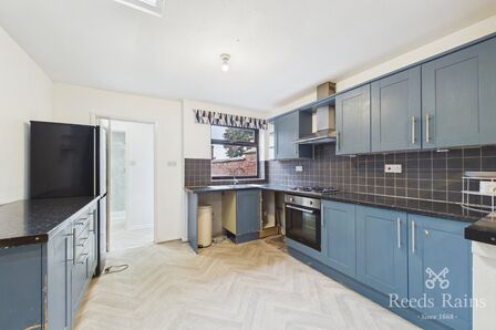2 bedroom Mid Terrace House to rent