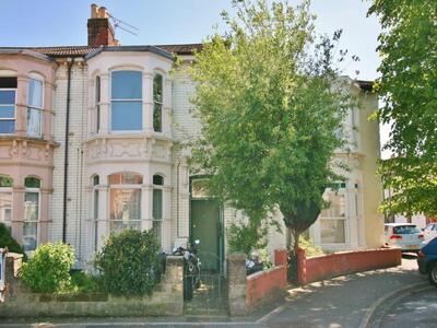 Laburnum Grove, 1 bedroom  Flat to rent, £925 pcm