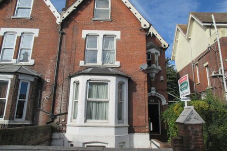 Victoria Road North, 1 bedroom  Flat to rent, £925 pcm