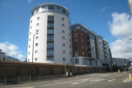 Gunwharf Quays, 2 bedroom  Flat to rent, £1,295 pcm