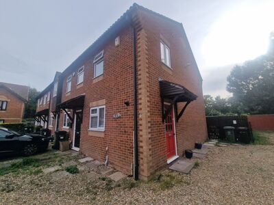 Sutton Close, 2 bedroom House to rent, &pound;1,250 pcm
