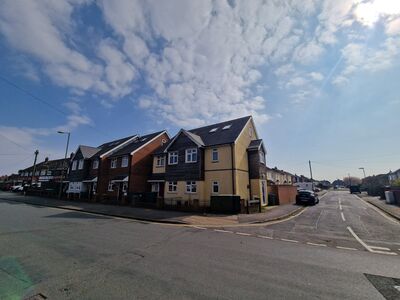 3 bedroom End Terrace House to rent