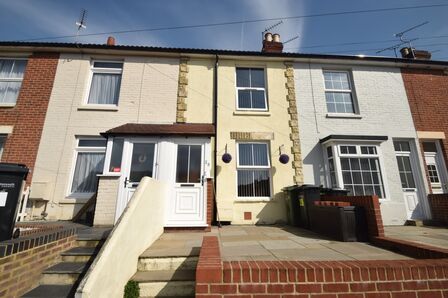 2 bedroom Mid Terrace House to rent