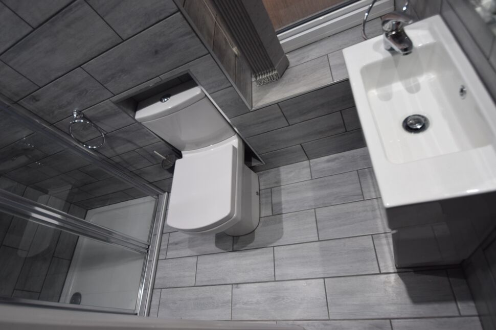 Separate Shower / WC Room