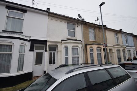 2 bedroom Mid Terrace House to rent