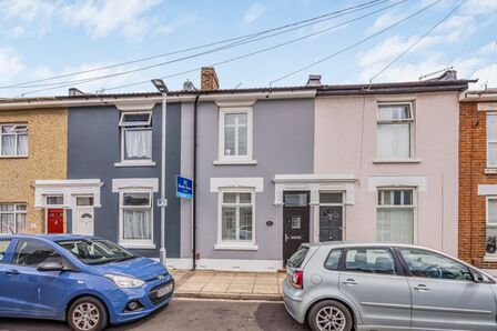 2 bedroom Mid Terrace House for sale