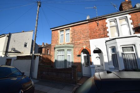 2 bedroom End Terrace House to rent