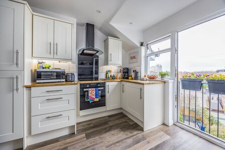 Waverley Road, 2 bedroom  Flat for sale, £225,000