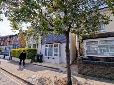 3 bedroom End Terrace House to rent