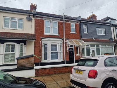 3 bedroom Mid Terrace House to rent