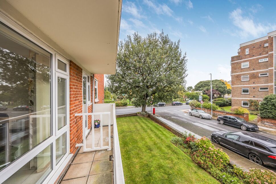 2 bedroom Flat for sale, Eastern Parade, Southsea, PO4 £254,750