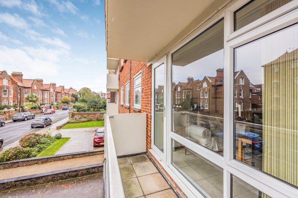 2 bedroom Flat for sale, Eastern Parade, Southsea, PO4 £254,750