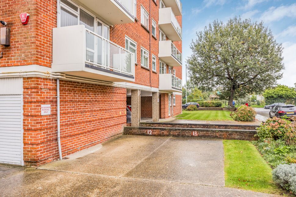 2 bedroom Flat for sale, Eastern Parade, Southsea, PO4 £254,750