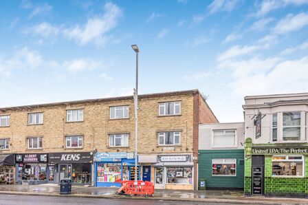 Albert Road, 1 bedroom  Flat for sale, £110,000