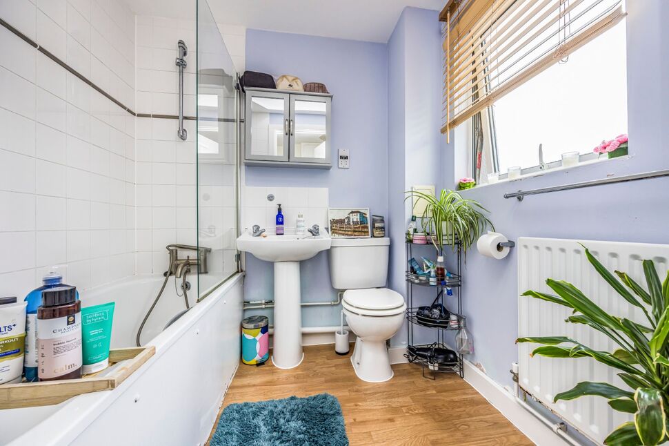 1 bedroom Flat for sale, Victoria Road North, Southsea, PO5 £159,995