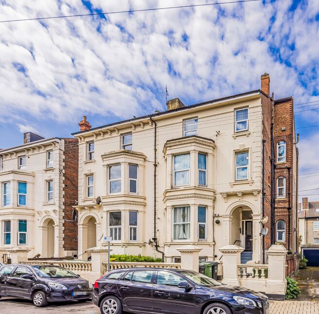 Main image of 1 bedroom Flat for sale, Ashburton Road, Southsea, Hampshire, PO5