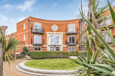 Gunwharf Quays, 2 bedroom  Flat for sale, £320,000