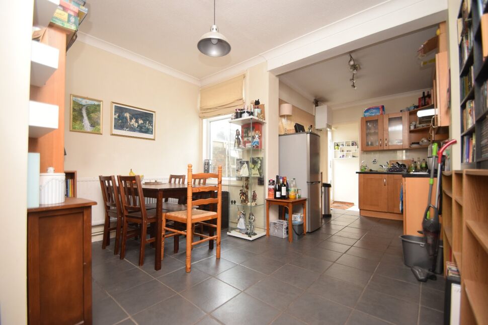 2 bedroom Mid Terrace House for sale, Sutherland Road, Southsea, PO4