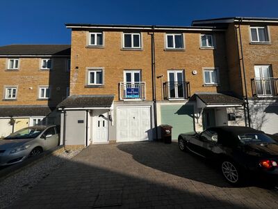 Centurion Gate, 4 bedroom Detached House to rent, &pound;1,895 pcm
