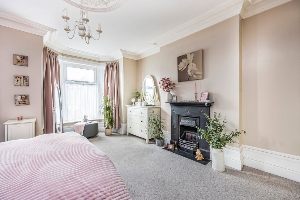 3 bedroom Semi Detached House for sale, Laburnum Grove, Portsmouth, PO2