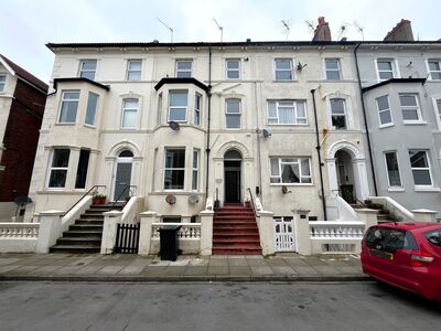 Waverley Grove, 1 bedroom Mid Terrace Flat to rent, £995 pcm