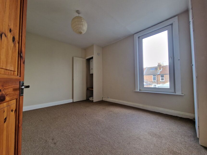 2 bedroom Mid Terrace House for sale, Stansted Road, Southsea, PO5 £