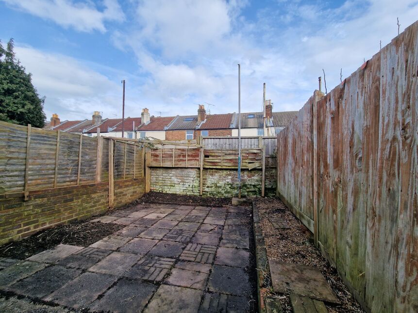 2 bedroom Mid Terrace House for sale, Stansted Road, Southsea, PO5 £