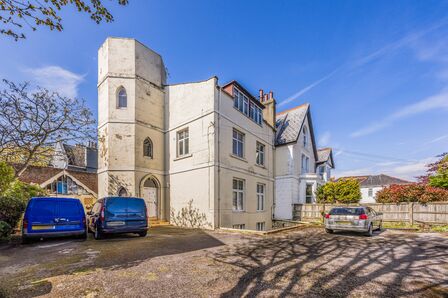 Nelson Road, 2 bedroom  Flat for sale, £225,000