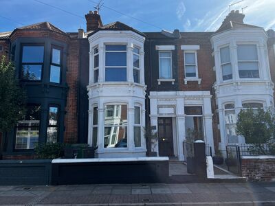 Lawrence Road, 2 bedroom  Flat to rent, £1,250 pcm