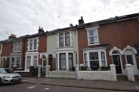 2 bedroom Mid Terrace House for sale
