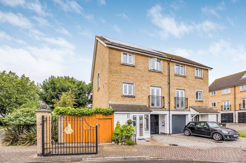 Main image of 4 bedroom Semi Detached House for sale, Centurion Gate, Southsea, Hampshire, PO4