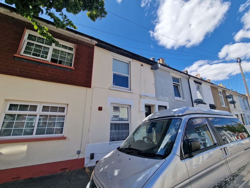 Main image of 2 bedroom Mid Terrace House for sale, Glencoe Road, Portsmouth, PO1