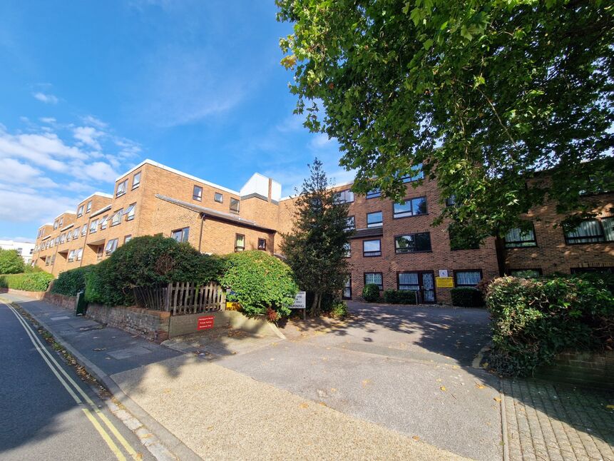 Main image of 1 bedroom Flat for sale, Grove Road North, Southsea, Hampshire, PO5