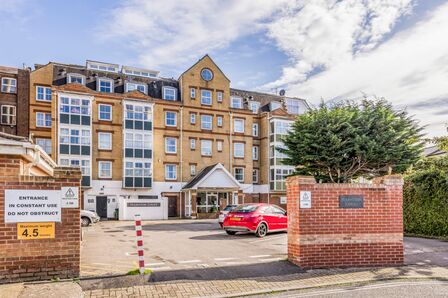 Ashby Place, 2 bedroom  Flat for sale, £175,000