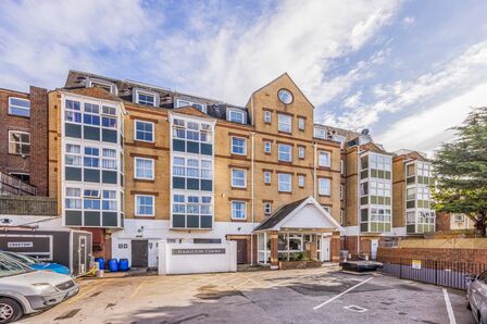 2 bedroom  Flat for sale