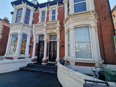 Livingstone Road, 2 bedroom  Flat to rent, £1,150 pcm