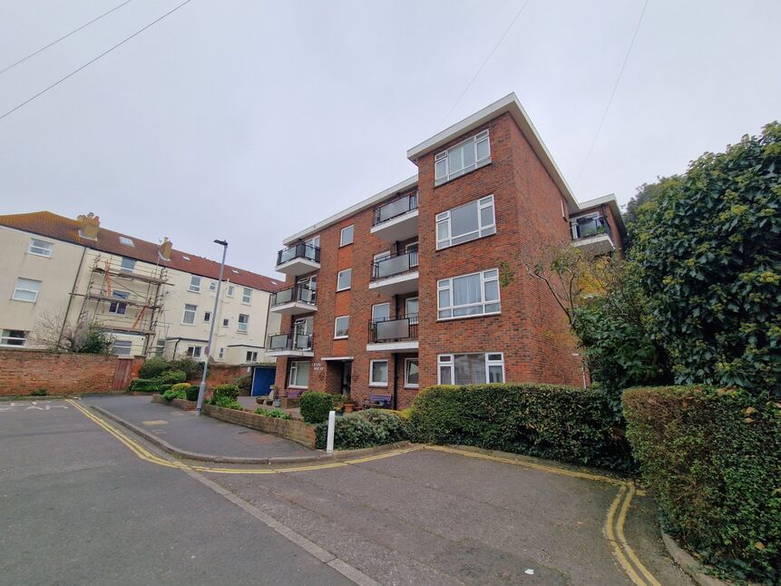 Main image of 1 bedroom  Flat for sale, Marmion Avenue, Southsea, Hampshire, PO5