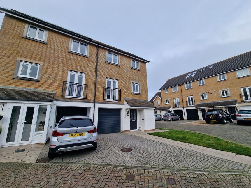 Main image of 3 bedroom Semi Detached House to rent, Centurion Gate, Southsea, Hampshire, PO4