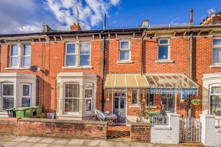 Milton Park Avenue, 3 bedroom Mid Terrace House for sale, £350,000