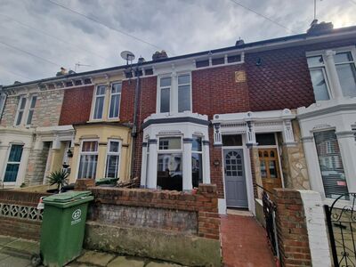 Queens Road, 3 bedroom Mid Terrace House for sale, £257,500
